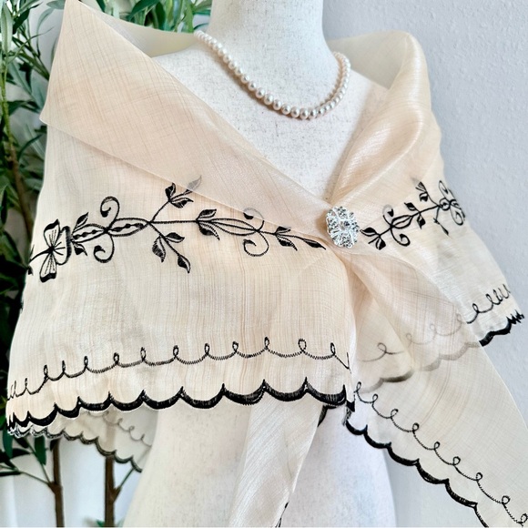 Alampay Panuelo with pin - Picture 3 of 8